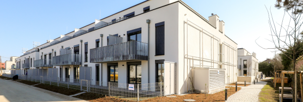 CO₂-neutraler Gemeindebau Brockhausengasse in Wien mit Betonteilaktivierung und begrüntem Innenhof