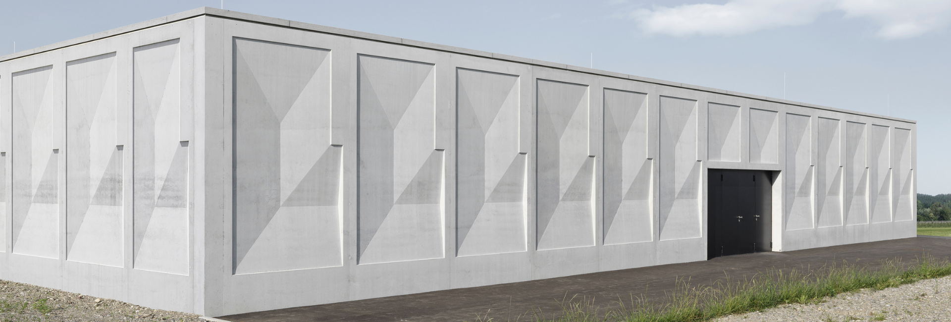 Grundwasserpumpwerk Straußen in Hörbranz mit skulpturaler Betonfassade für die sichere Trinkwasserversorgung der Region