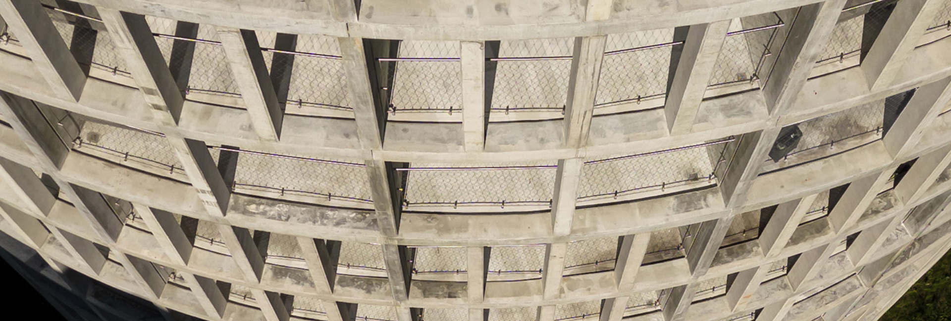 Studentenwohnheim Hoso Tower in Porto aus vorgefertigten Betonelementen und modularer Bauweise