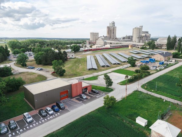 Blick auf das Zementwerk Mannersdorf