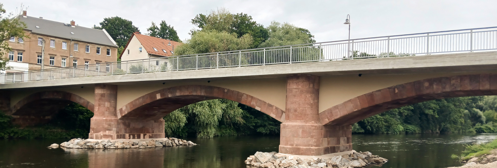 Historische Brücke über die Zwickauer Mulde mit Leichtbeton saniert und dauerhaft statisch entlastet