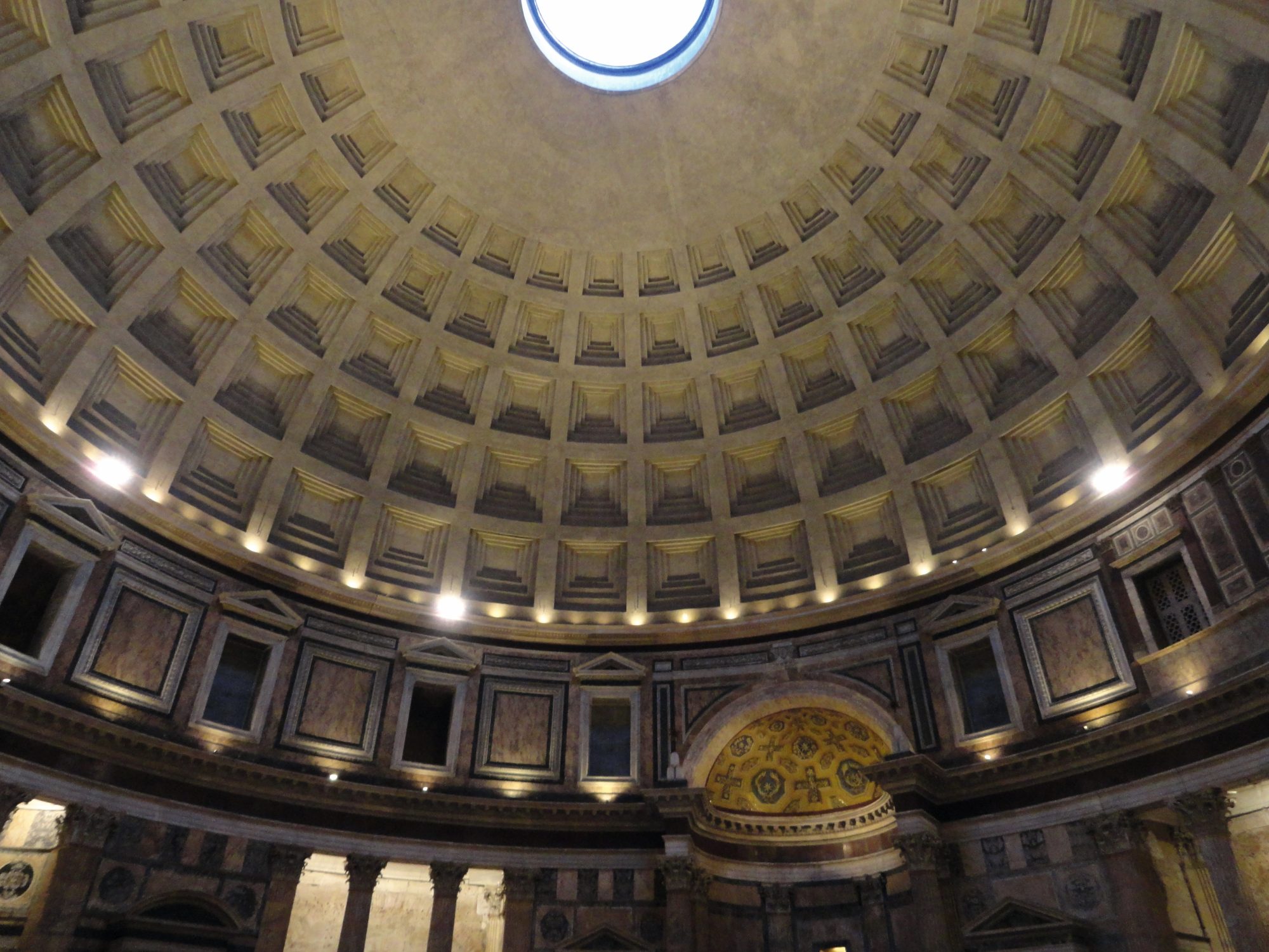 Eine große Kuppel aus Beton